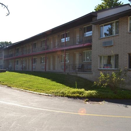 Latham Inn Exterior photo