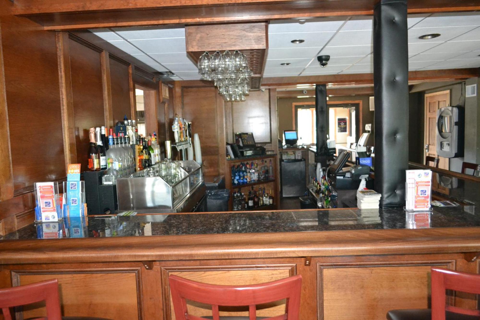 Latham Inn Exterior photo