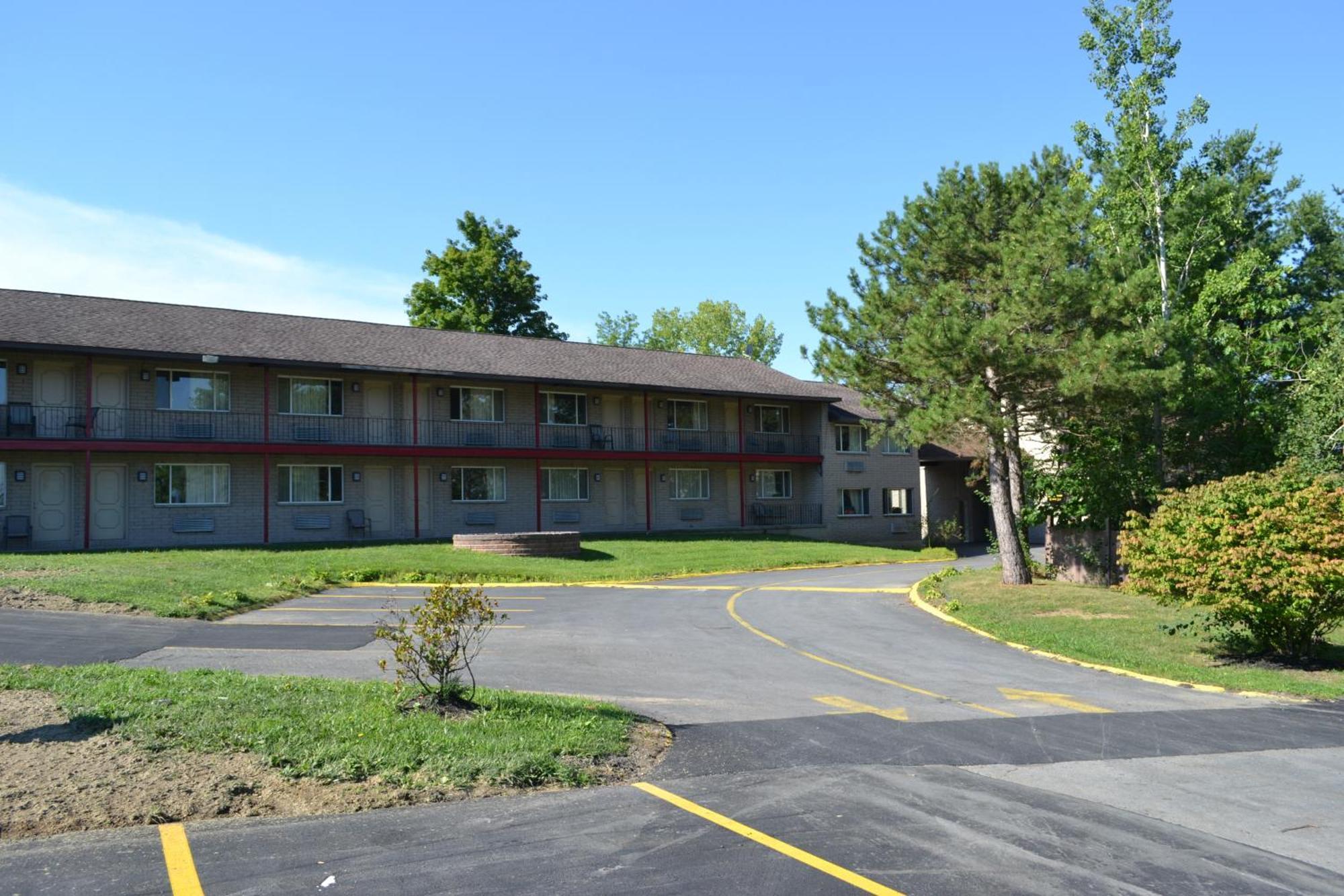 Latham Inn Exterior photo
